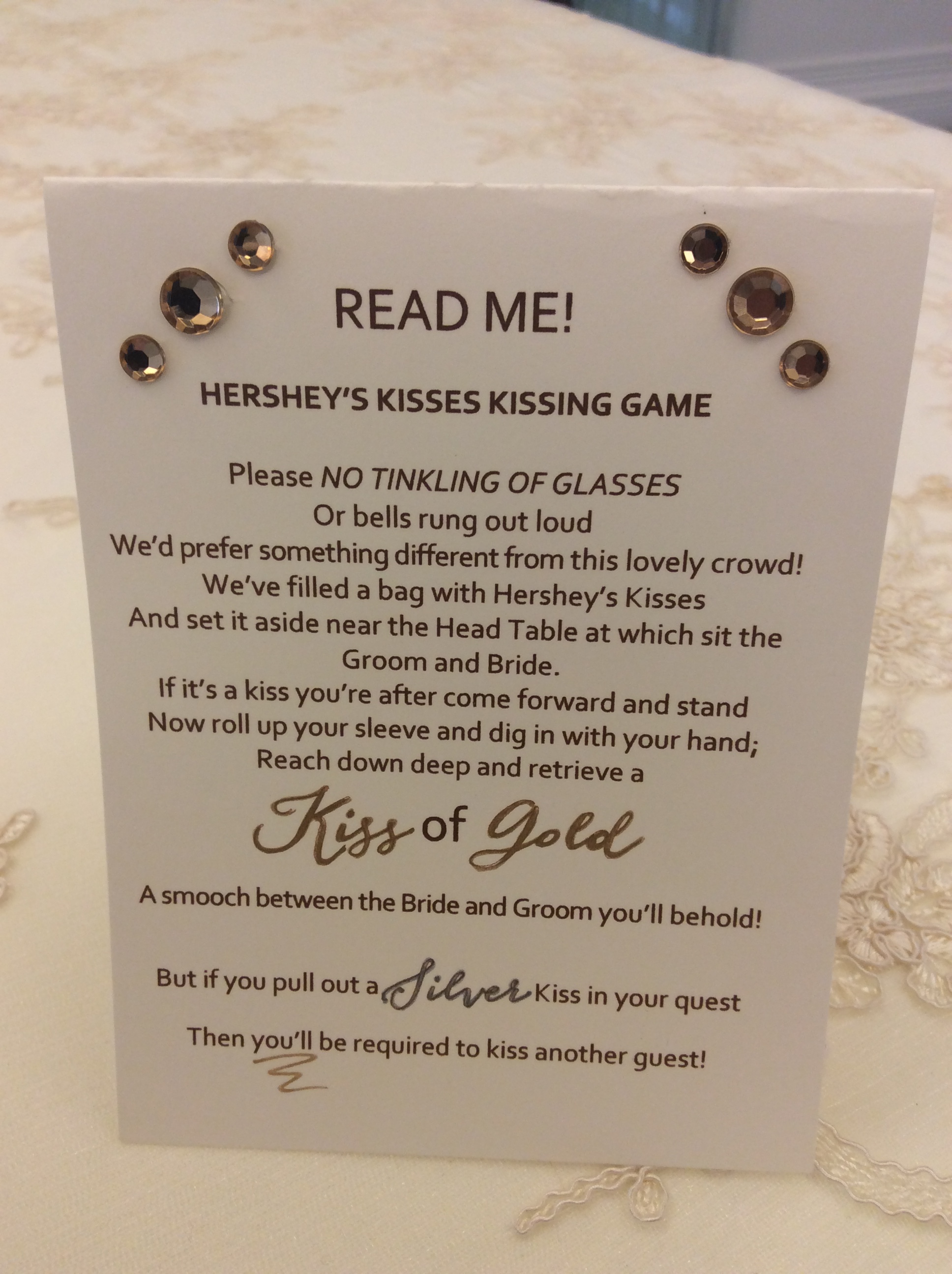 Fun Kissing Games To Play At A Wedding Instead Of Clinking Glasses